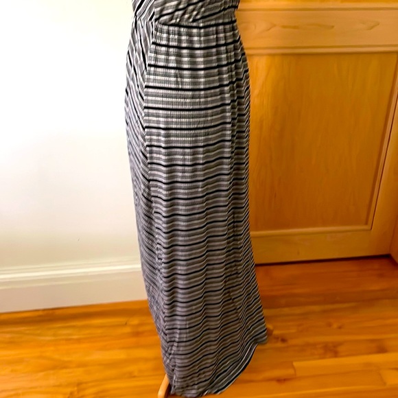 🇺🇸  Lush Sleeveless Black White and Grey Striped Maxi Dress, Size S - Picture 12 of 16